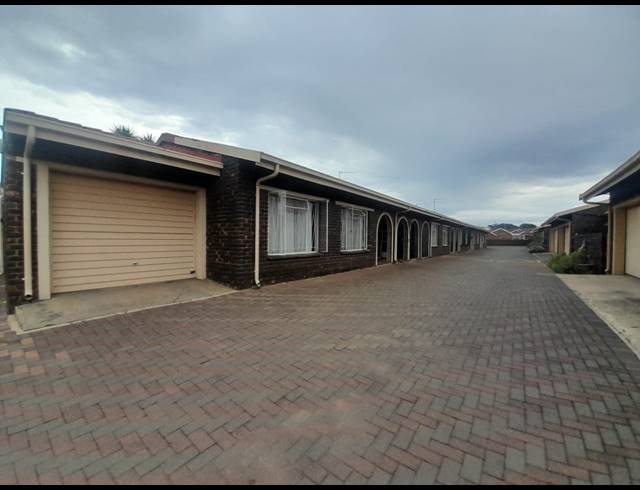 2 BEDROOM TOWNHOUSE TO LET IN THREE RIVERS